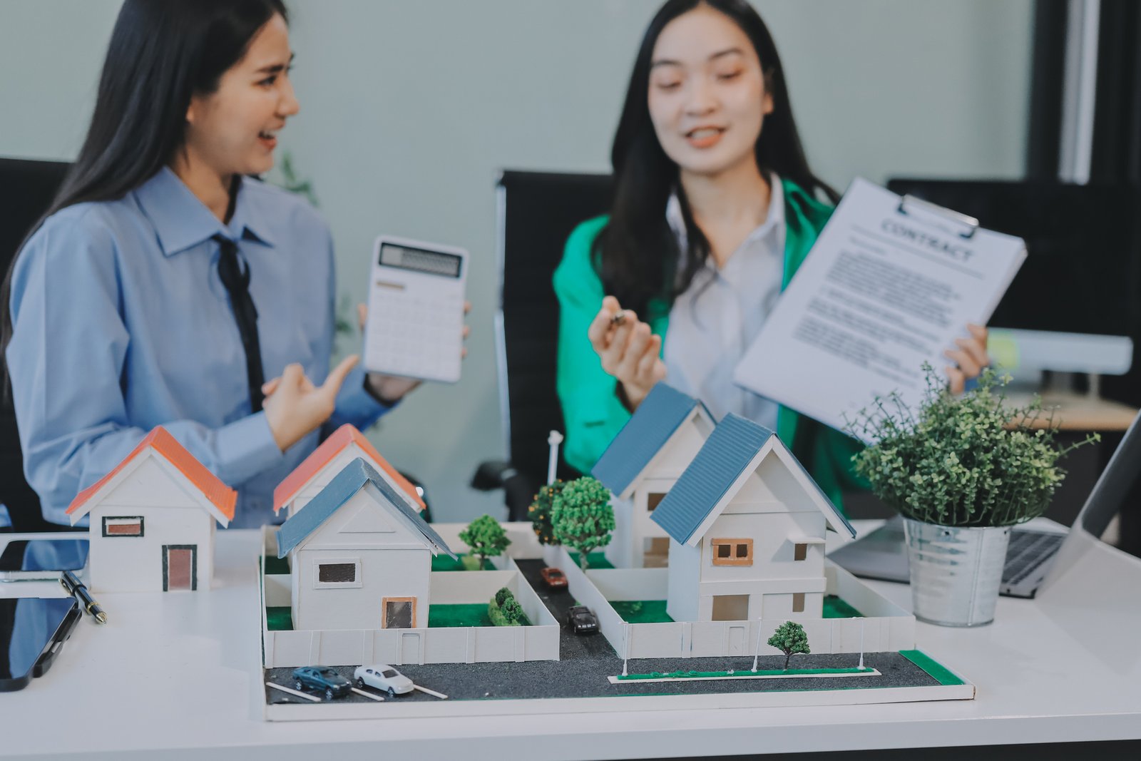 Real estate market conditions chart showing buyer vs seller market indicators
